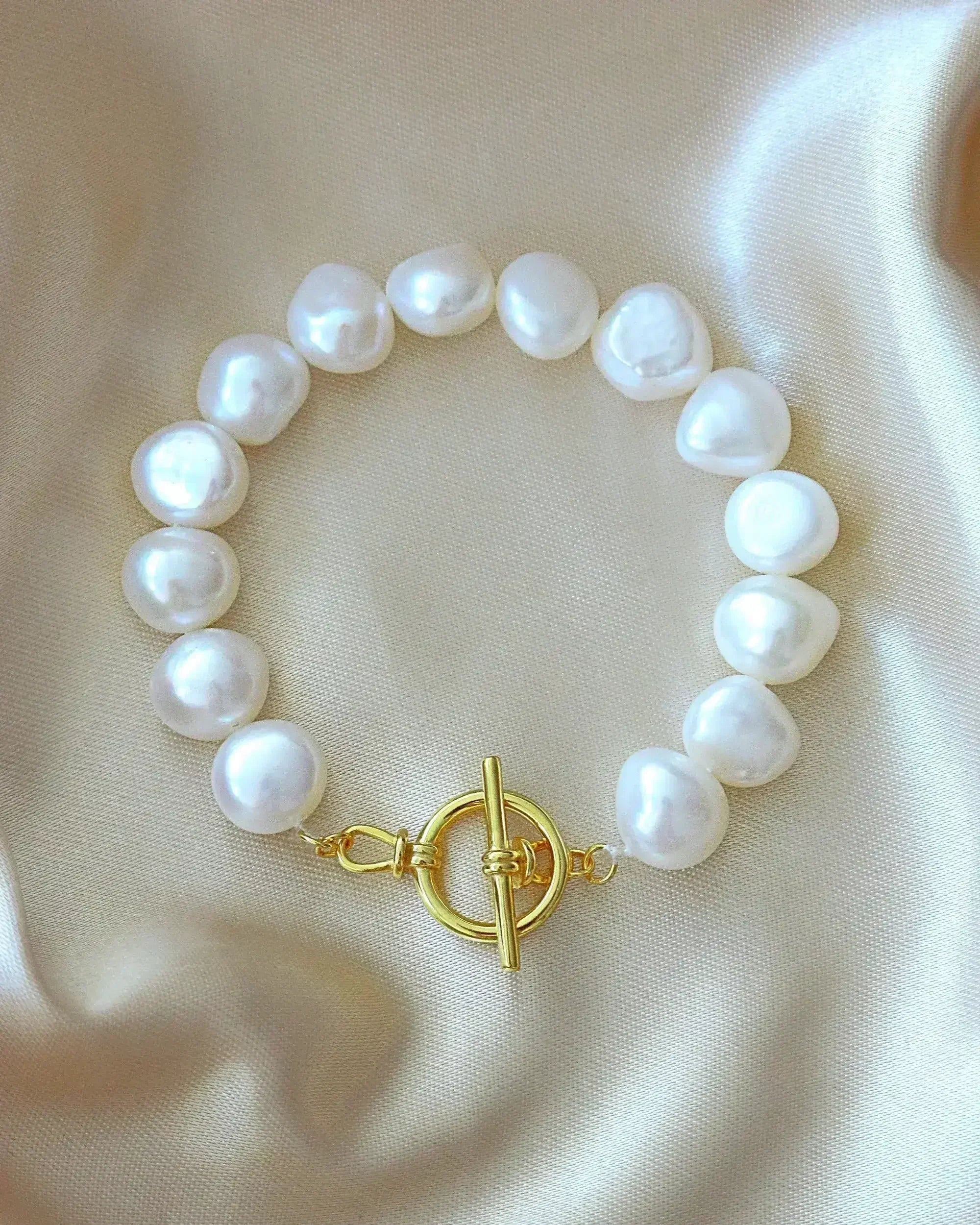 Baroque Freshwater Pearl Bracelet - 18K Gold Plated | Femstylo